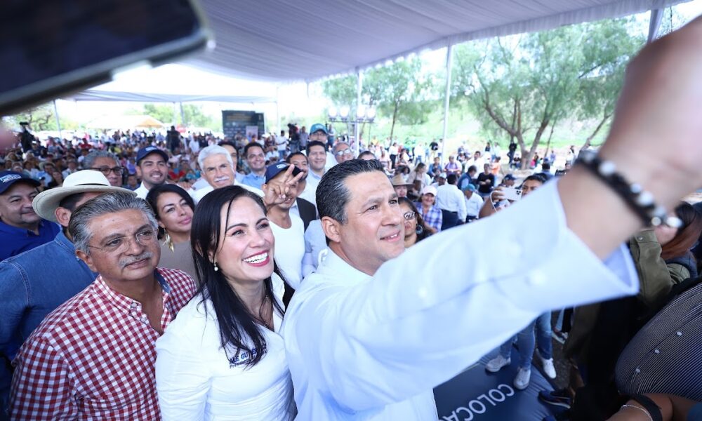 COLOCA ALE GUTIÉRREZ PRIMERA PIEDRA DEL SEGUNDO NUEVO PARQUE